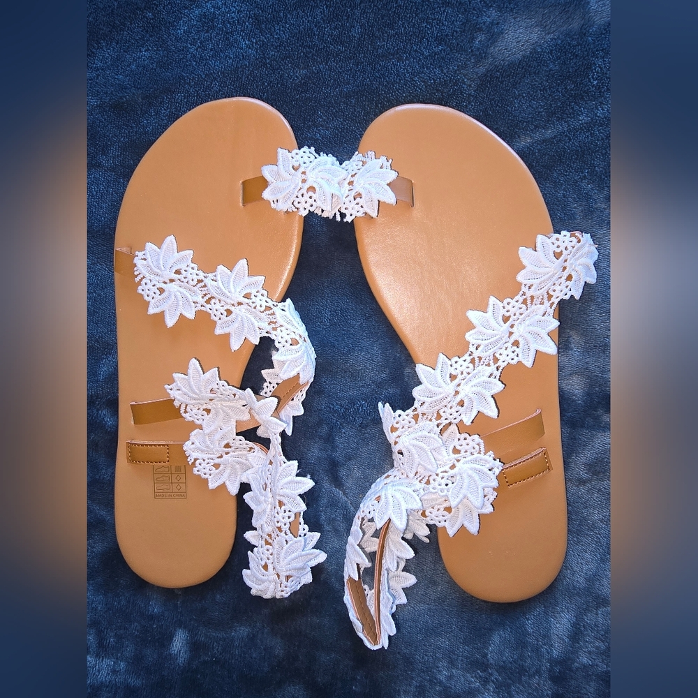 SHEIN White Floral Sandals - Picture 4 of 6